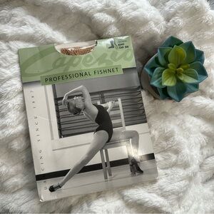 🌹NEW CAPEZIO • Professional Fishnet Tights With BACKSEAM